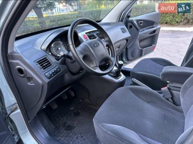 Серый Хендай Туксон, объемом двигателя 2 л и пробегом 110 тыс. км за 10200 $, фото 11 на Automoto.ua