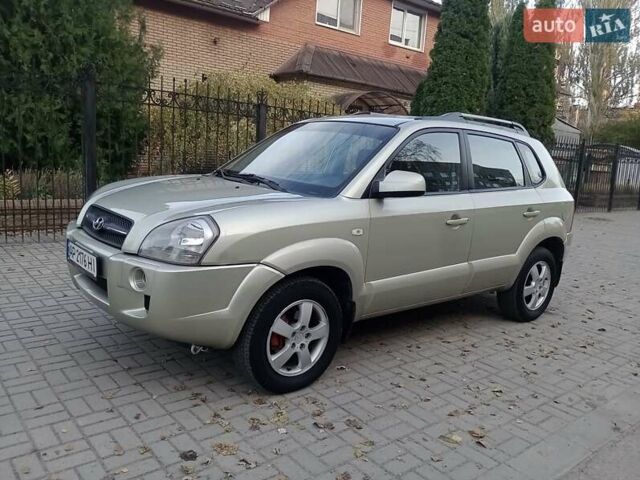 Сірий Хендай Туксон, об'ємом двигуна 1.98 л та пробігом 225 тис. км за 6999 $, фото 2 на Automoto.ua