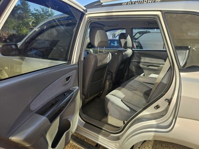 Серый Хендай Туксон, объемом двигателя 2 л и пробегом 320 тыс. км за 7150 $, фото 4 на Automoto.ua