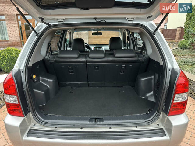 Серый Хендай Туксон, объемом двигателя 1.98 л и пробегом 217 тыс. км за 8500 $, фото 38 на Automoto.ua