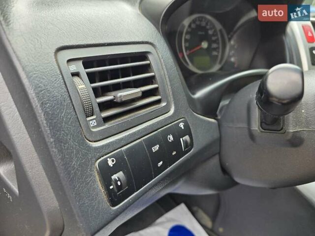 Сірий Хендай Туксон, об'ємом двигуна 1.98 л та пробігом 250 тис. км за 6900 $, фото 15 на Automoto.ua
