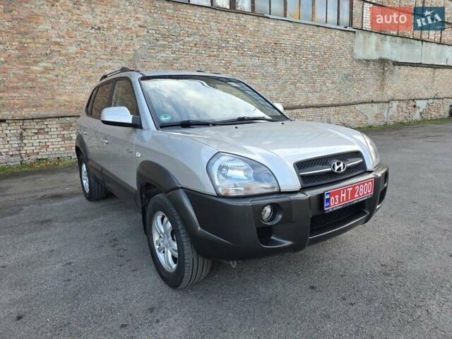 Хендай Туксон 2007 в Луцке на Automoto.ua Серый Хендай Туксон, объемом двигателя 1.98 л и пробегом 120 тыс. км за 7799 $, фото 3 на Automoto.ua