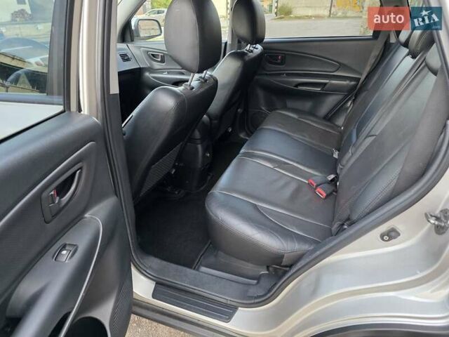 Хендай Туксон 2007 в Луцке на Automoto.ua Серый Хендай Туксон, объемом двигателя 1.98 л и пробегом 120 тыс. км за 7799 $, фото 24 на Automoto.ua