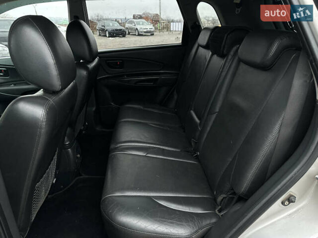 Серый Хендай Туксон, объемом двигателя 2 л и пробегом 232 тыс. км за 7200 $, фото 21 на Automoto.ua