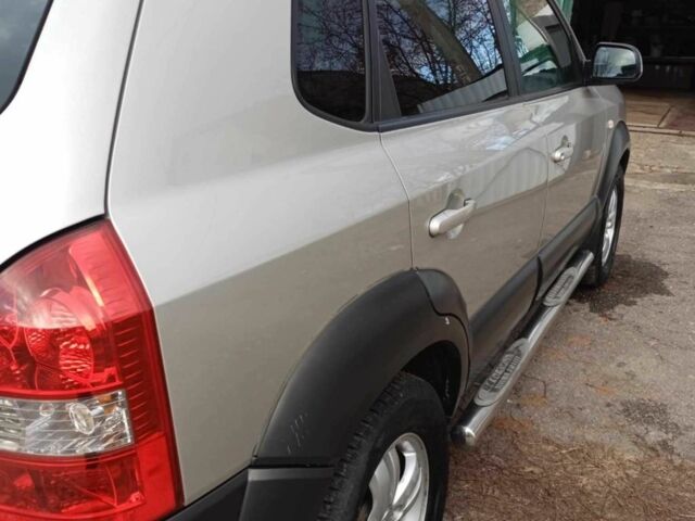 Хендай Туксон 2007 в Белой Церкве на Automoto.ua Серый Хендай Туксон, объемом двигателя 2 л и пробегом 204 тыс. км за 7550 $, фото 7 на Automoto.ua