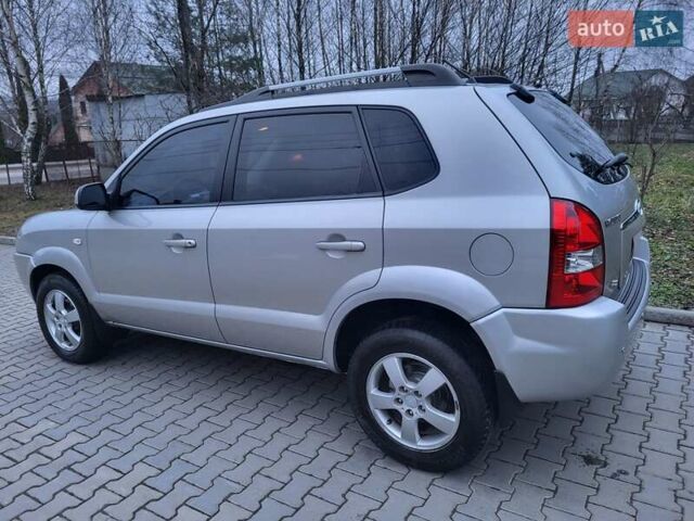 Серый Хендай Туксон, объемом двигателя 2 л и пробегом 240 тыс. км за 8300 $, фото 46 на Automoto.ua