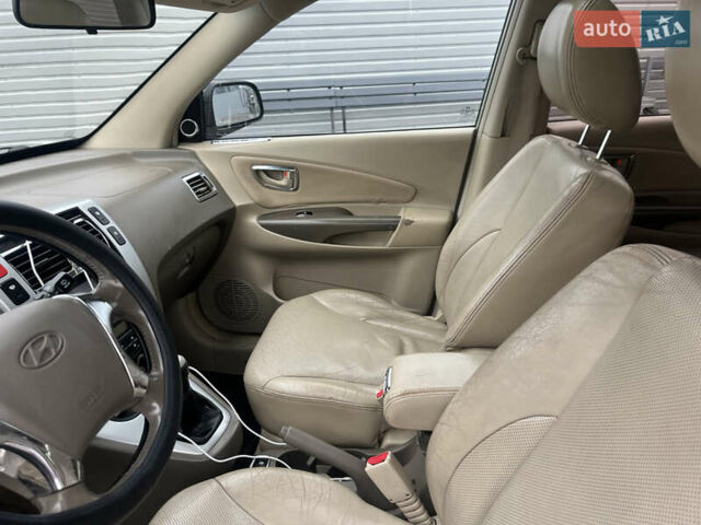 Серый Хендай Туксон, объемом двигателя 1.98 л и пробегом 194 тыс. км за 5500 $, фото 9 на Automoto.ua
