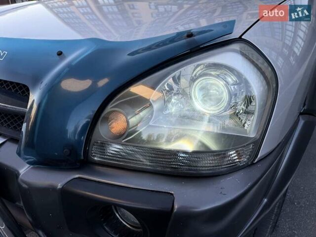 Серый Хендай Туксон, объемом двигателя 1.98 л и пробегом 280 тыс. км за 7400 $, фото 17 на Automoto.ua