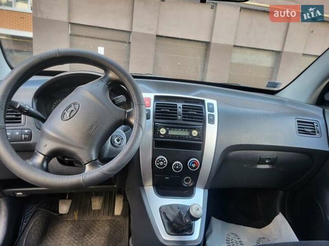 Сірий Хендай Туксон, об'ємом двигуна 1.98 л та пробігом 233 тис. км за 6100 $, фото 6 на Automoto.ua