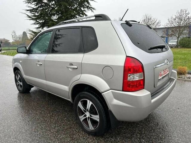 Серый Хендай Туксон, объемом двигателя 0 л и пробегом 191 тыс. км за 3308 $, фото 1 на Automoto.ua