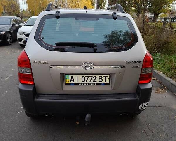 Сірий Хендай Туксон, об'ємом двигуна 2 л та пробігом 182 тис. км за 8800 $, фото 7 на Automoto.ua