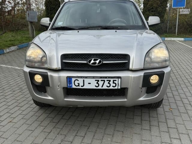 Серый Хендай Туксон, объемом двигателя 2 л и пробегом 175 тыс. км за 3400 $, фото 2 на Automoto.ua