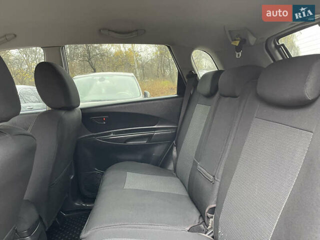 Серый Хендай Туксон, объемом двигателя 2 л и пробегом 290 тыс. км за 6500 $, фото 14 на Automoto.ua