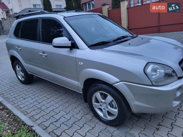 Серый Хендай Туксон, объемом двигателя 2 л и пробегом 240 тыс. км за 8300 $, фото 30 на Automoto.ua