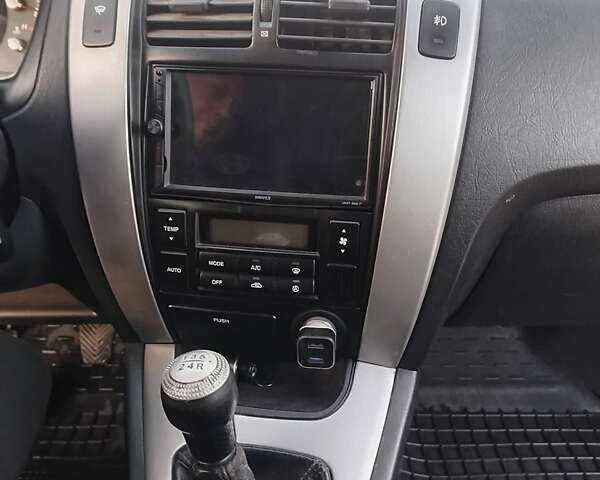 Хендай Туксон 2007 в Кривом Роге на Automoto.ua Серый Хендай Туксон, объемом двигателя 2 л и пробегом 178 тыс. км за 7300 $, фото 5 на Automoto.ua