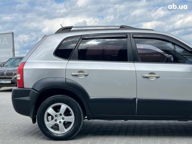 Серый Хендай Туксон, объемом двигателя 2 л и пробегом 255 тыс. км за 7490 $, фото 9 на Automoto.ua