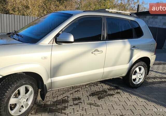 Серый Хендай Туксон, объемом двигателя 1.98 л и пробегом 193 тыс. км за 8400 $, фото 12 на Automoto.ua