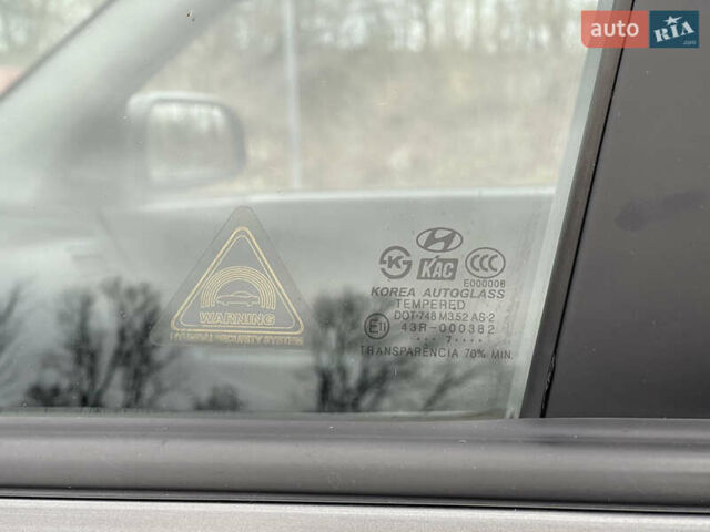 Серый Хендай Туксон, объемом двигателя 2 л и пробегом 182 тыс. км за 7600 $, фото 51 на Automoto.ua