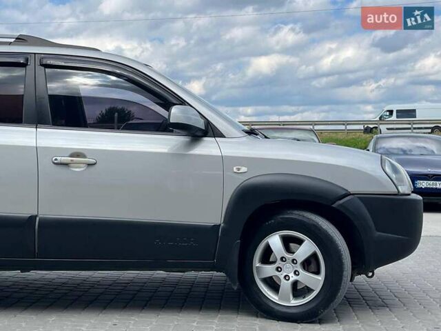 Серый Хендай Туксон, объемом двигателя 2 л и пробегом 255 тыс. км за 7490 $, фото 11 на Automoto.ua