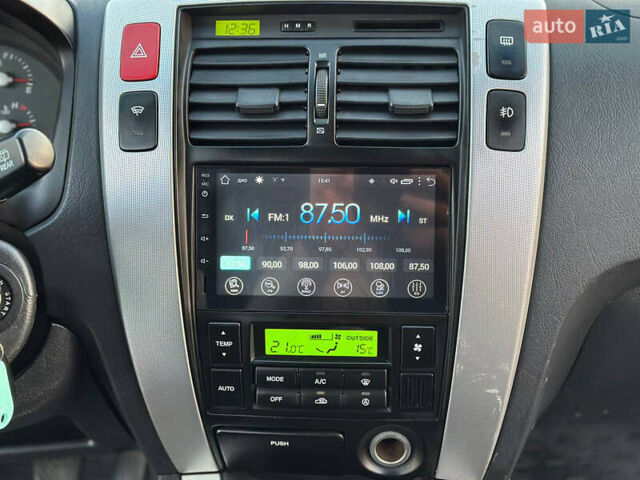 Серый Хендай Туксон, объемом двигателя 1.98 л и пробегом 167 тыс. км за 7300 $, фото 33 на Automoto.ua