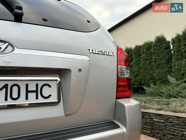 Серый Хендай Туксон, объемом двигателя 1.98 л и пробегом 217 тыс. км за 8500 $, фото 11 на Automoto.ua