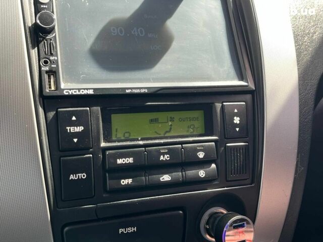 Серый Хендай Туксон, объемом двигателя 2 л и пробегом 255 тыс. км за 7490 $, фото 30 на Automoto.ua