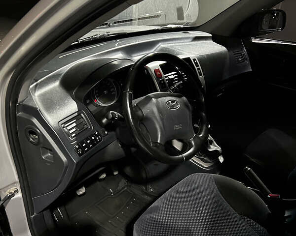 Хендай Туксон 2007 в Запорожье на Automoto.ua Серый Хендай Туксон, объемом двигателя 1.98 л и пробегом 211 тыс. км за 5900 $, фото 4 на Automoto.ua