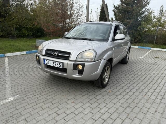 Серый Хендай Туксон, объемом двигателя 2 л и пробегом 175 тыс. км за 3400 $, фото 1 на Automoto.ua