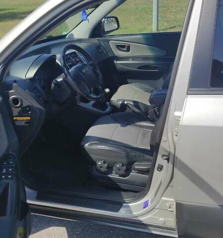 Серый Хендай Туксон, объемом двигателя 2 л и пробегом 185 тыс. км за 7999 $, фото 23 на Automoto.ua