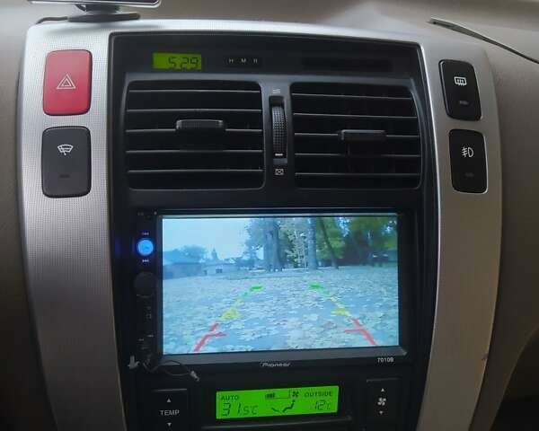 Серый Хендай Туксон, объемом двигателя 1.98 л и пробегом 250 тыс. км за 7300 $, фото 13 на Automoto.ua