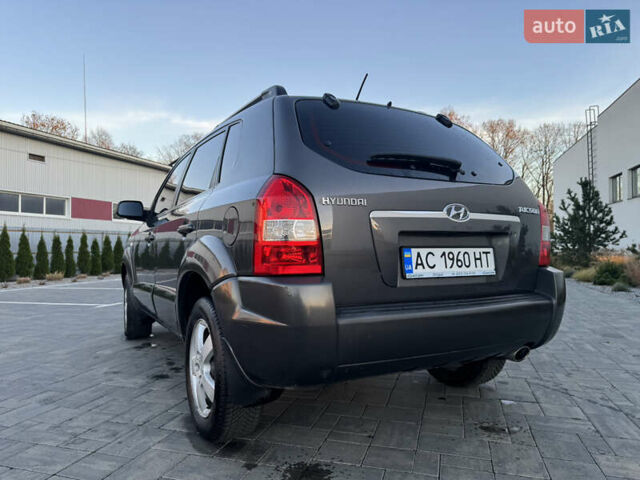 Серый Хендай Туксон, объемом двигателя 1.99 л и пробегом 315 тыс. км за 7300 $, фото 11 на Automoto.ua
