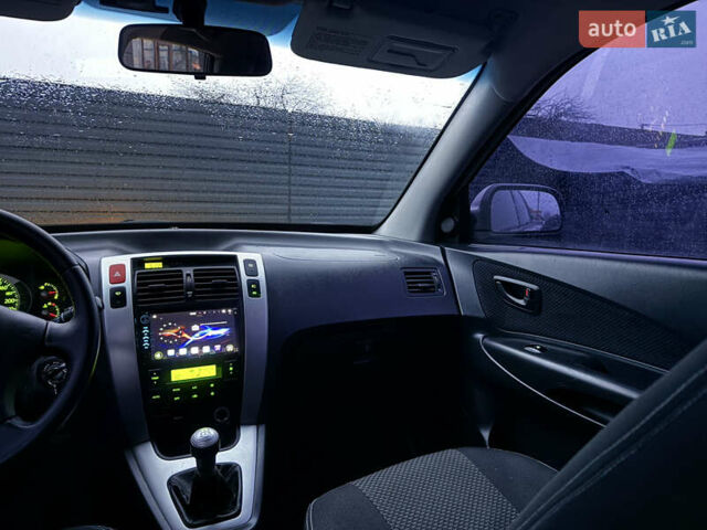 Сірий Хендай Туксон, об'ємом двигуна 2 л та пробігом 305 тис. км за 7350 $, фото 13 на Automoto.ua