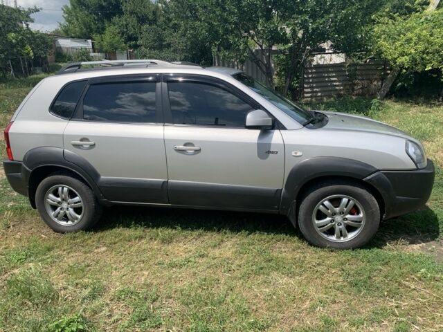 Серый Хендай Туксон, объемом двигателя 2 л и пробегом 228 тыс. км за 7400 $, фото 4 на Automoto.ua