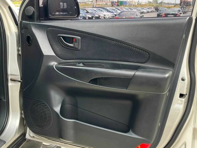 Хендай Туксон 2007 в Львове на Automoto.ua Серый Хендай Туксон, объемом двигателя 2 л и пробегом 255 тыс. км за 6590 $, фото 12 на Automoto.ua