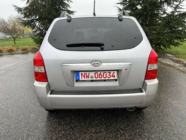 Серый Хендай Туксон, объемом двигателя 0 л и пробегом 191 тыс. км за 3308 $, фото 3 на Automoto.ua