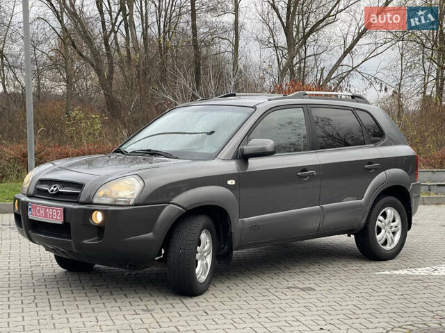 Серый Хендай Туксон, объемом двигателя 2 л и пробегом 182 тыс. км за 7600 $, фото 7 на Automoto.ua