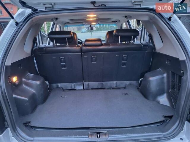 Серый Хендай Туксон, объемом двигателя 2 л и пробегом 240 тыс. км за 8300 $, фото 133 на Automoto.ua