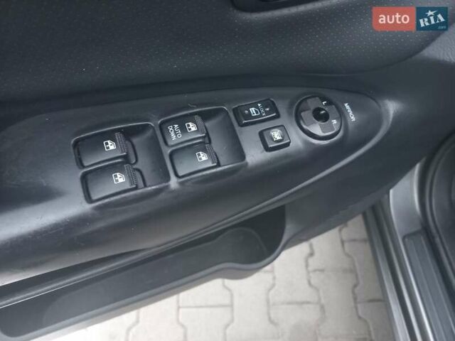 Сірий Хендай Туксон, об'ємом двигуна 2 л та пробігом 190 тис. км за 8600 $, фото 59 на Automoto.ua