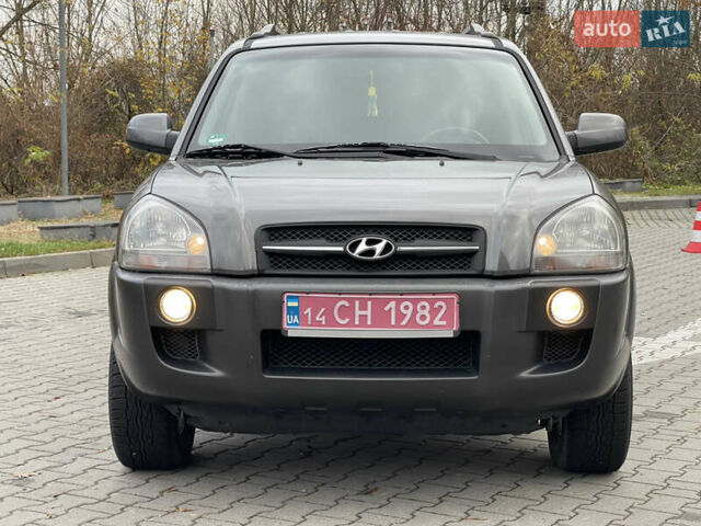 Серый Хендай Туксон, объемом двигателя 2 л и пробегом 182 тыс. км за 7600 $, фото 9 на Automoto.ua