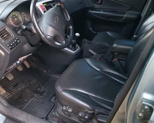 Сірий Хендай Туксон, об'ємом двигуна 1.98 л та пробігом 160 тис. км за 9000 $, фото 1 на Automoto.ua