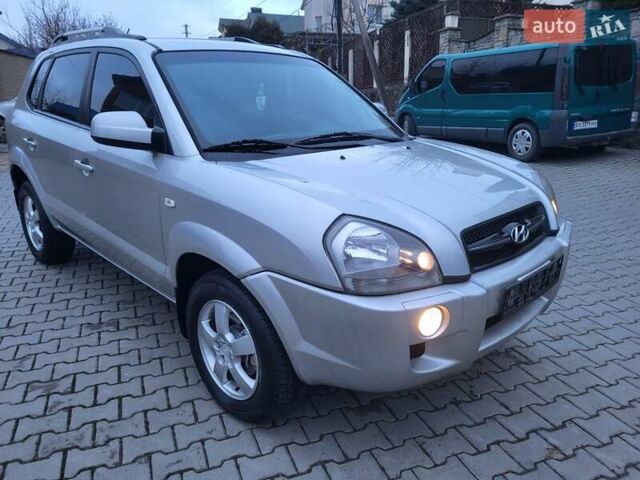 Серый Хендай Туксон, объемом двигателя 2 л и пробегом 240 тыс. км за 8300 $, фото 17 на Automoto.ua
