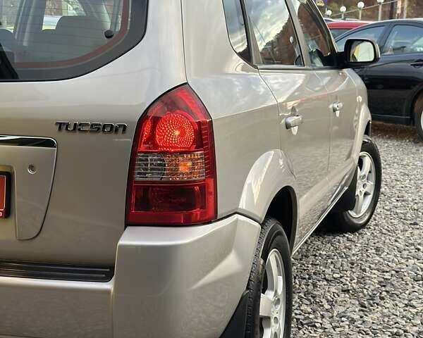 Хендай Туксон 2007 в Бережанах на Automoto.ua Серый Хендай Туксон, объемом двигателя 2 л и пробегом 172 тыс. км за 7400 $, фото 6 на Automoto.ua