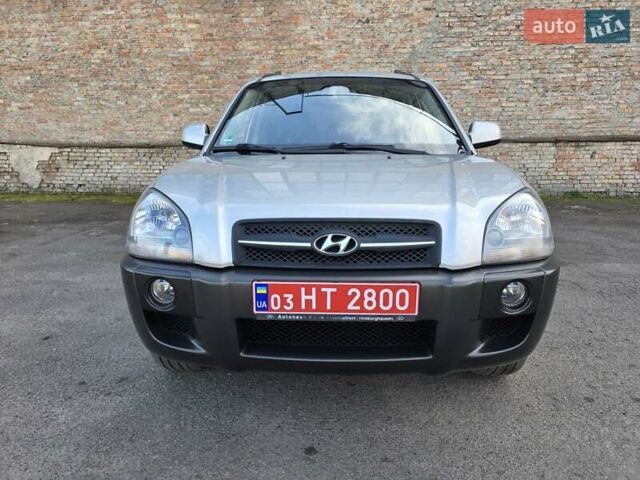 Хендай Туксон 2007 в Луцке на Automoto.ua Серый Хендай Туксон, объемом двигателя 1.98 л и пробегом 120 тыс. км за 7799 $, фото 2 на Automoto.ua
