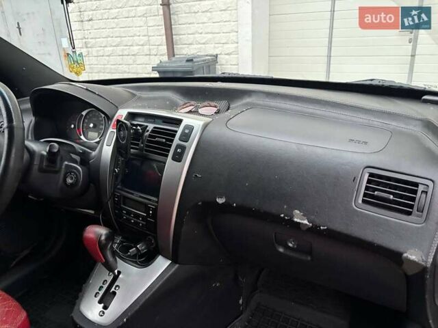 Серый Хендай Туксон, объемом двигателя 2 л и пробегом 330 тыс. км за 6200 $, фото 6 на Automoto.ua