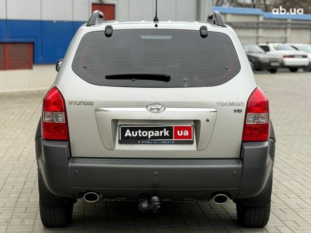 Сірий Хендай Туксон, об'ємом двигуна 2.7 л та пробігом 210 тис. км за 9290 $, фото 3 на Automoto.ua