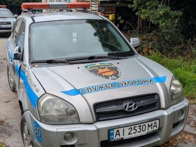 Серый Хендай Туксон, объемом двигателя 2 л и пробегом 220 тыс. км за 2000 $, фото 3 на Automoto.ua