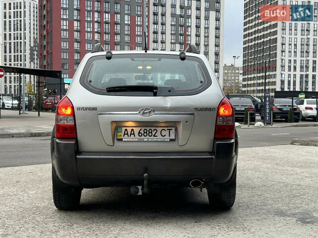 Хендай Туксон 2008 в Киеве на Automoto.ua Серый Хендай Туксон, объемом двигателя 2 л и пробегом 187 тыс. км за 7250 $, фото 16 на Automoto.ua