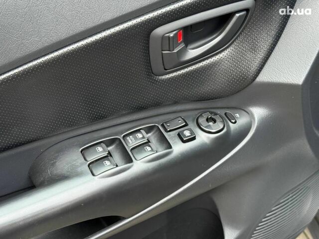 Сірий Хендай Туксон, об'ємом двигуна 2.7 л та пробігом 210 тис. км за 9290 $, фото 10 на Automoto.ua