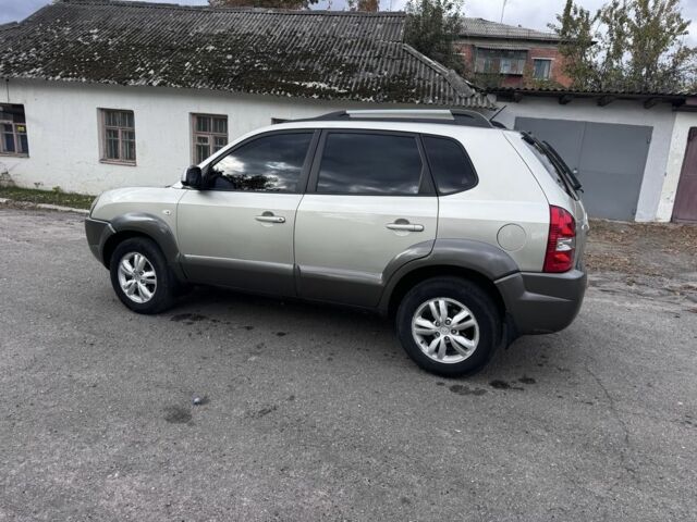 Хендай Туксон 2008 в Жмеренке на Automoto.ua Серый Хендай Туксон, объемом двигателя 2 л и пробегом 228 тыс. км за 6900 $, фото 10 на Automoto.ua