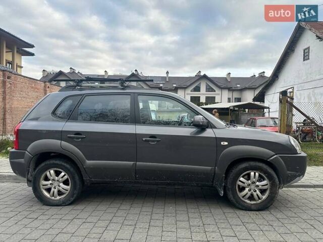Сірий Хендай Туксон, об'ємом двигуна 1.99 л та пробігом 221 тис. км за 6000 $, фото 4 на Automoto.ua